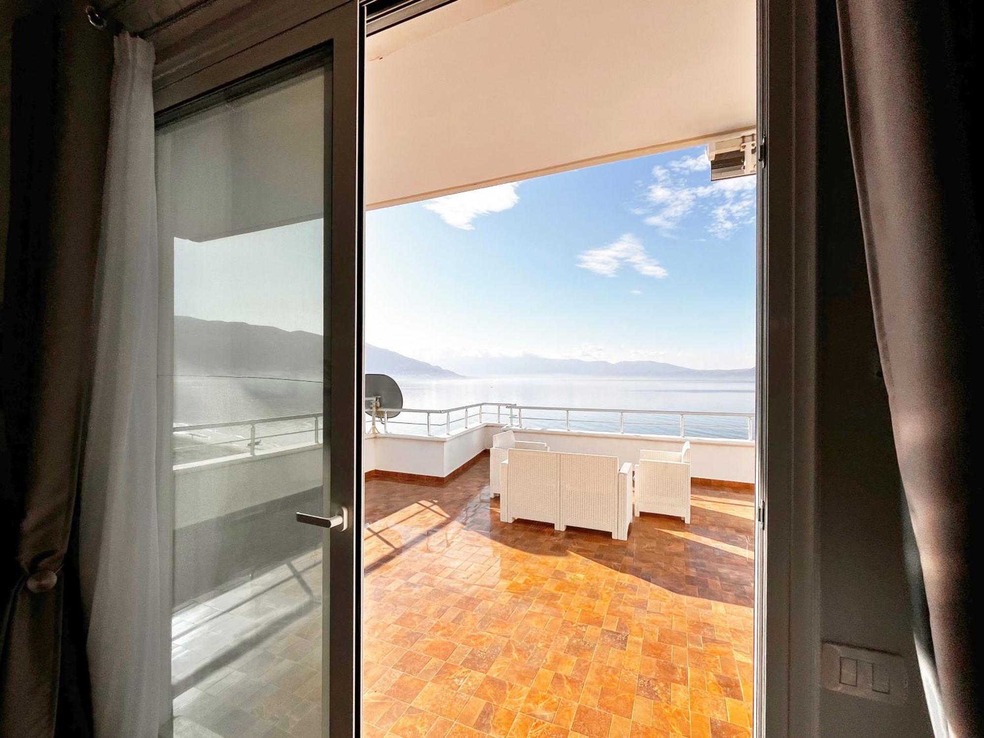 Sky & Sea Viewing Apartment Влёра Экстерьер фото
